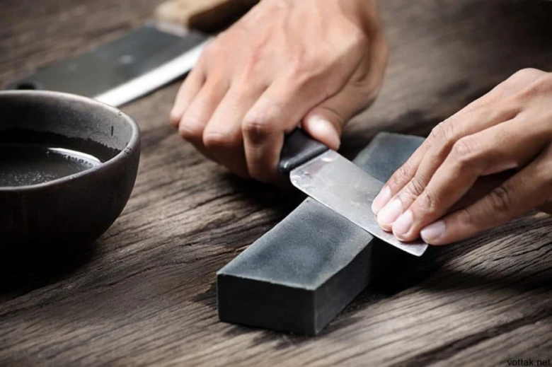 Knife sharpening on whetstone